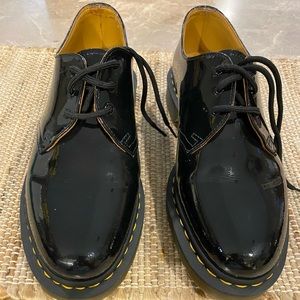 Black Patent Lamper Dr. Marten Casual Shoes
